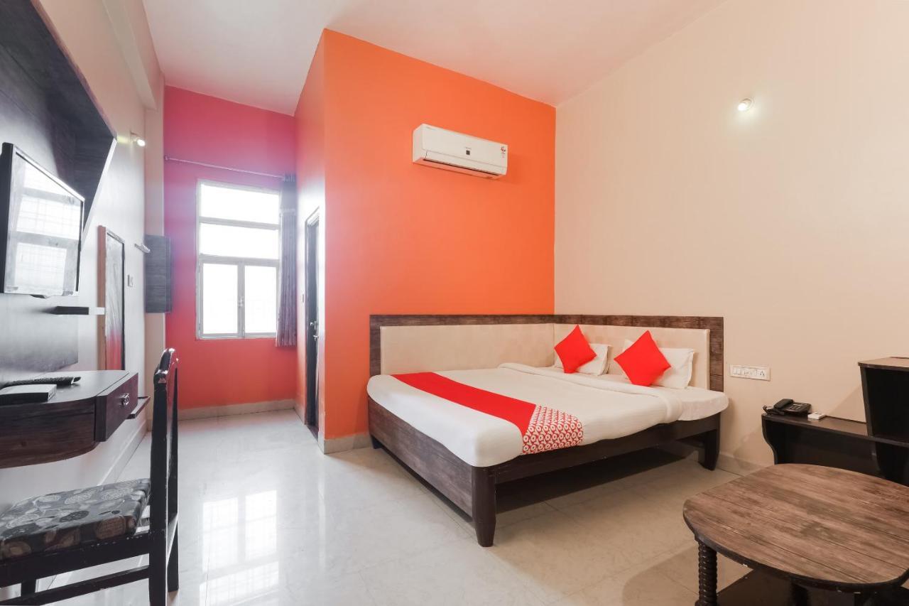 Oyo 49090 G K Jain Hotel Guna Exterior foto
