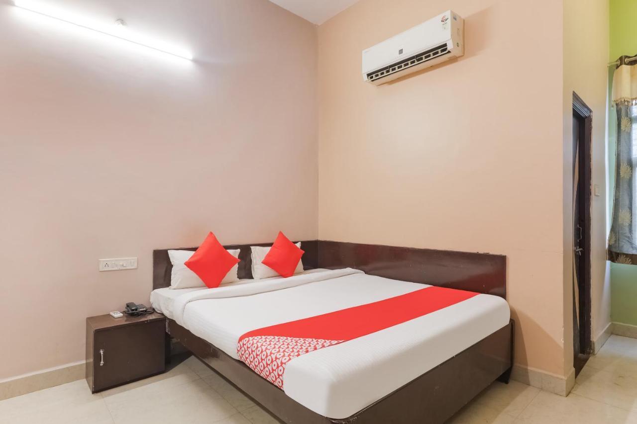 Oyo 49090 G K Jain Hotel Guna Exterior foto